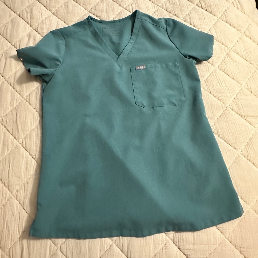 Figs scrub top